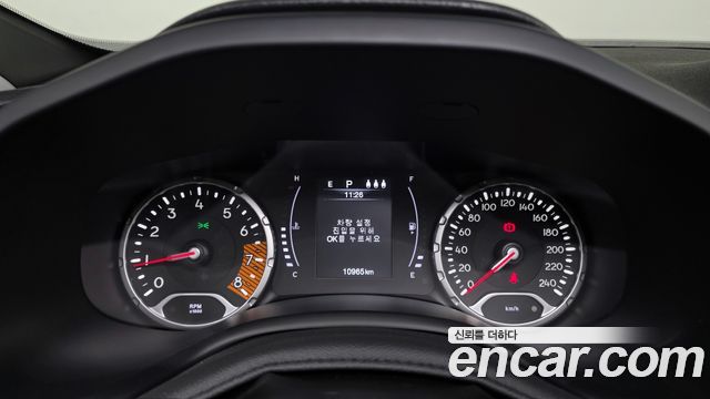 Jeep Renegade 1.3 Longitude 2022 — фото 8