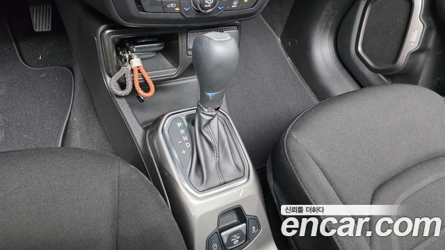 Jeep Renegade 1.3 Longitude 2022 — фото 9
