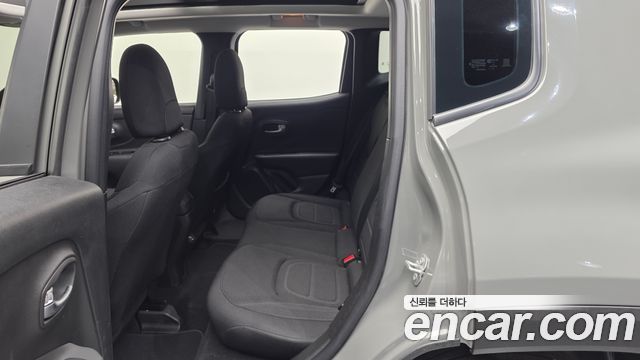 Jeep Renegade 1.3 Longitude 2022 — фото 16