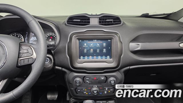 Jeep Renegade 1.3 Longitude 2022 — фото 18