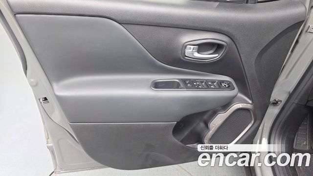Jeep Renegade 1.3 Longitude 2022 — фото 30
