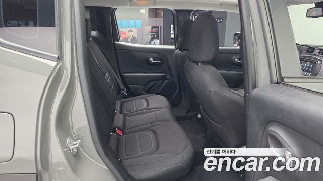 Jeep Renegade 1.3 Longitude 2022 — фото 32