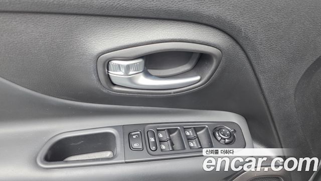 Jeep Renegade 1.3 Longitude 2022 — фото 33