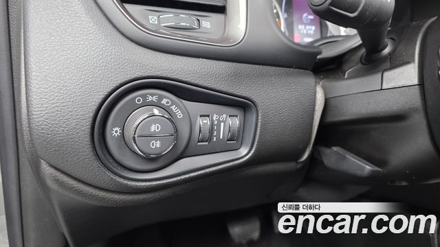 Jeep Renegade 1.3 Longitude 2022 — фото 34