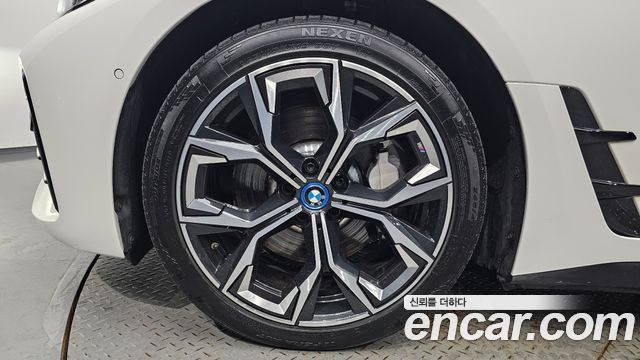 BMW i4 eDrive40 M Sports 2022 — фото 5