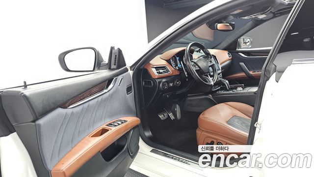 Maserati Ghibli 3.0 Diesel GranLusso 3rd 2019 — фото 10