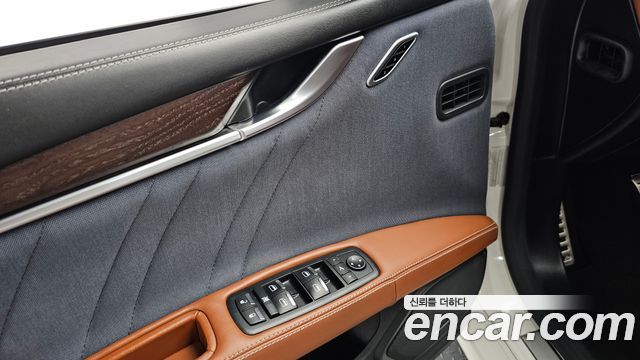 Maserati Ghibli 3.0 Diesel GranLusso 3rd 2019 — фото 21
