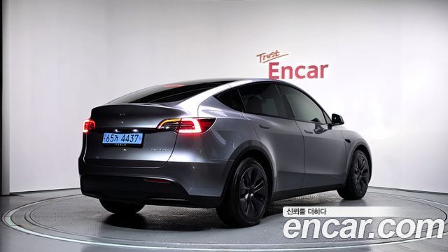 Tesla Model Y Long Range AWD 2024 — фото 2