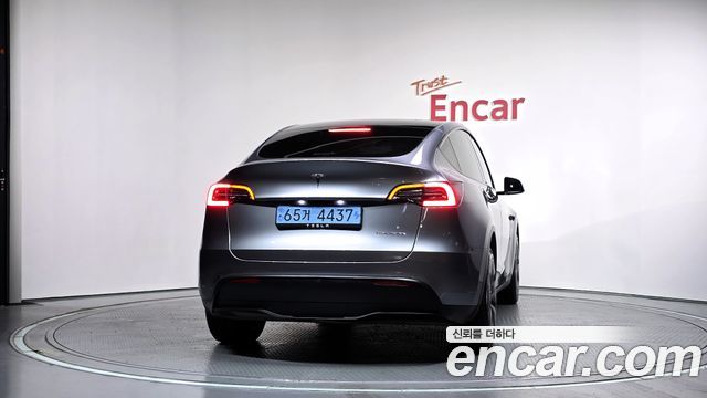 Tesla Model Y Long Range AWD 2024 — фото 4
