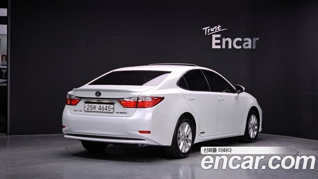 Lexus ES300h Executive XV60 2013 — фото 2