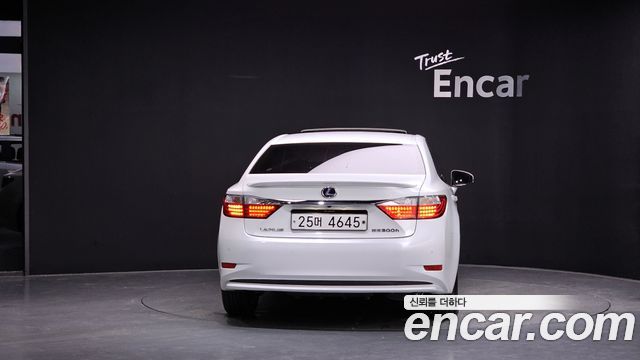 Lexus ES300h Executive XV60 2013 — фото 4