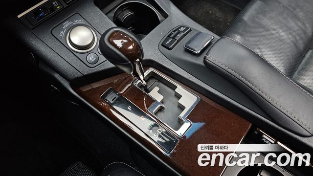 Lexus ES300h Executive XV60 2013 — фото 9