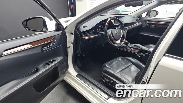 Lexus ES300h Executive XV60 2013 — фото 10