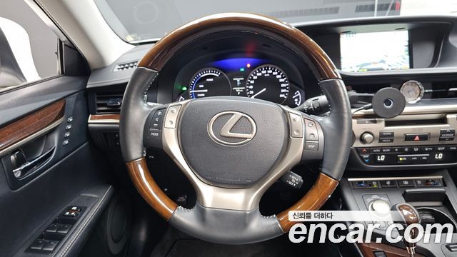 Lexus ES300h Executive XV60 2013 — фото 12
