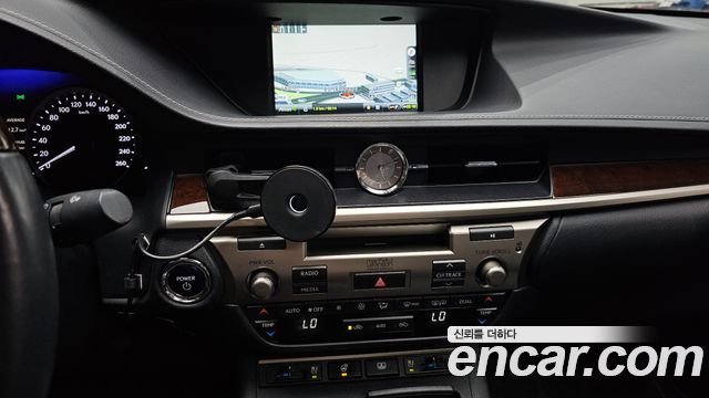 Lexus ES300h Executive XV60 2013 — фото 13
