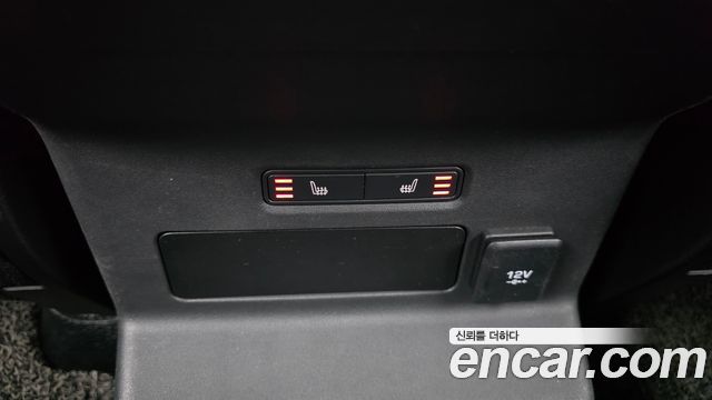 Land Rover Range Rover Velar 2.0 D240 SE 2018 — фото 13