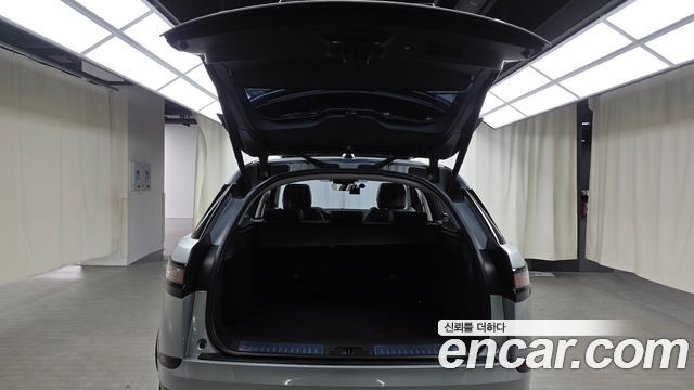 Land Rover Range Rover Velar 2.0 D240 SE 2018 — фото 18
