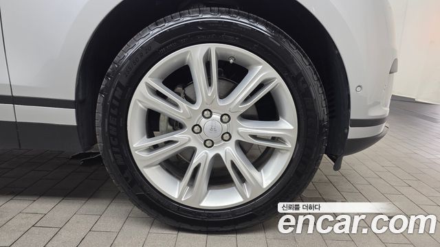 Land Rover Range Rover Velar 2.0 D240 SE 2018 — фото 21