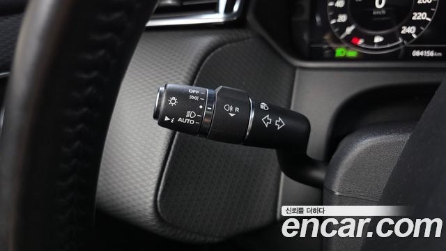 Land Rover Range Rover Velar 2.0 D240 SE 2018 — фото 31