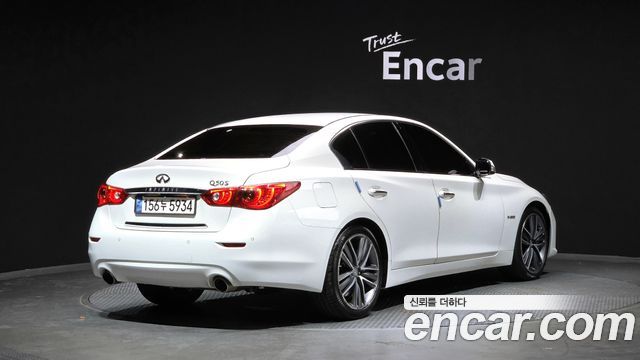 Infiniti Q50 3.5 Hybrid Essence 2016 — фото 2