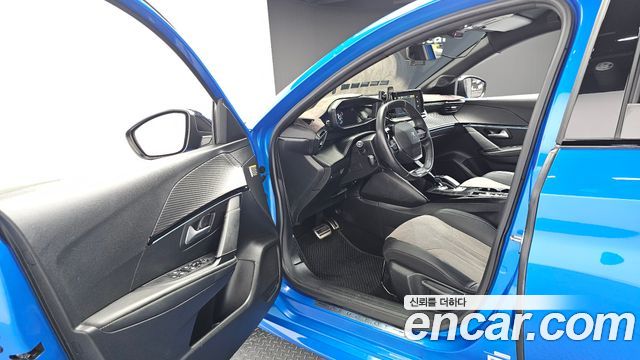 Peugeot e-208 (II) GT Line 2021 — фото 10
