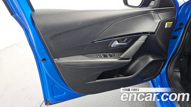 Peugeot e-208 (II) GT Line 2021 — фото 30