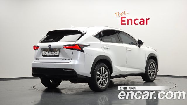 Lexus NX300h Supreme 2017 — фото 2