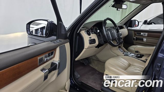 Land Rover Discovery 4 3.0 SDV6 SE 2016 — фото 9