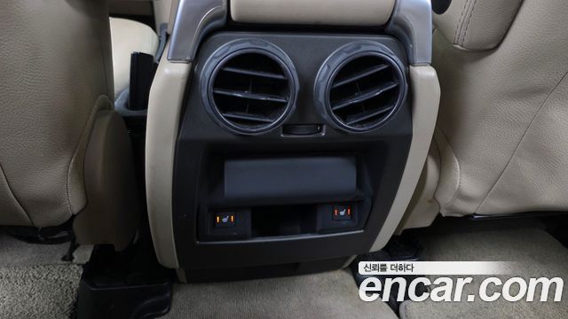 Land Rover Discovery 4 3.0 SDV6 SE 2016 — фото 21