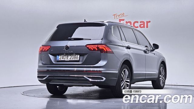 Volkswagen Tiguan Allspace 2.0 TSI Prestige 2023 — фото 2