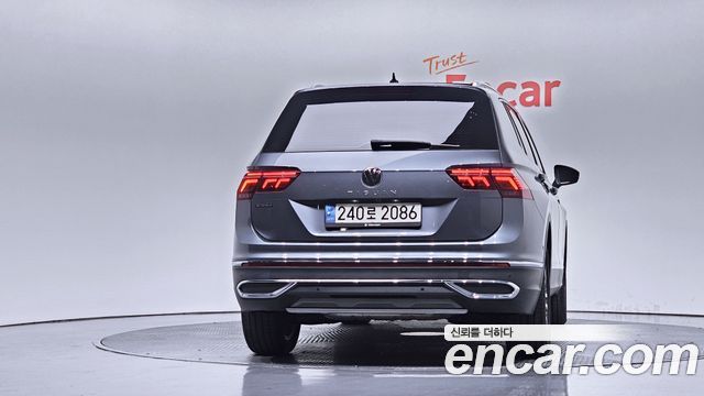 Volkswagen Tiguan Allspace 2.0 TSI Prestige 2023 — фото 4