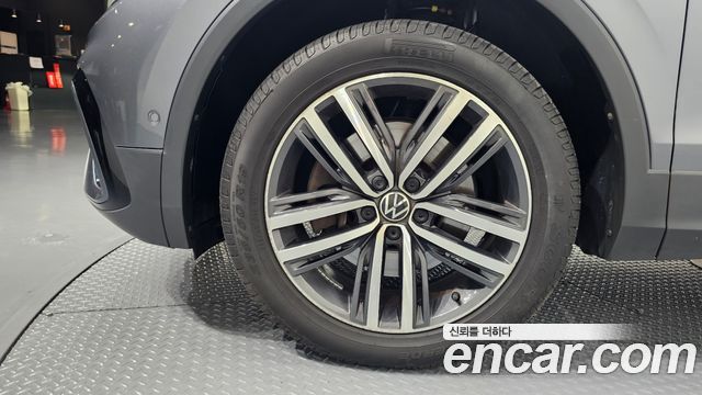 Volkswagen Tiguan Allspace 2.0 TSI Prestige 2023 — фото 5