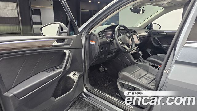Volkswagen Tiguan Allspace 2.0 TSI Prestige 2023 — фото 10