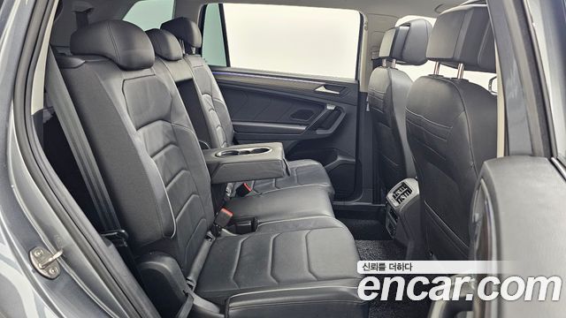 Volkswagen Tiguan Allspace 2.0 TSI Prestige 2023 — фото 12