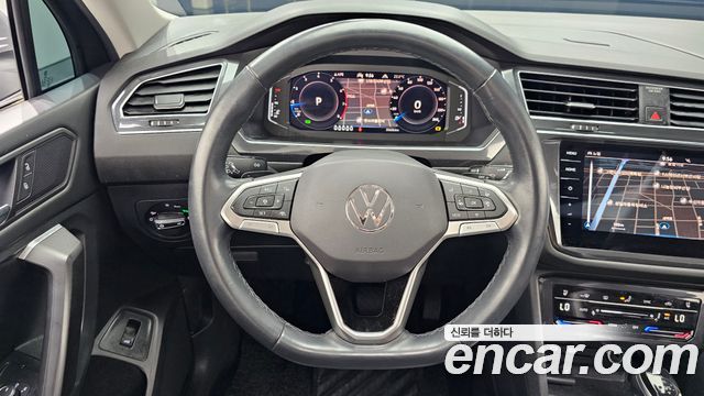 Volkswagen Tiguan Allspace 2.0 TSI Prestige 2023 — фото 13