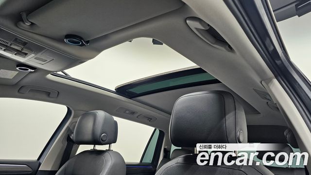 Volkswagen Tiguan Allspace 2.0 TSI Prestige 2023 — фото 19