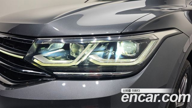 Volkswagen Tiguan Allspace 2.0 TSI Prestige 2023 — фото 22