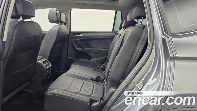 Volkswagen Tiguan Allspace 2.0 TSI Prestige 2023 — фото 26