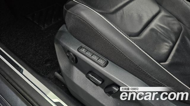 Volkswagen Tiguan Allspace 2.0 TSI Prestige 2023 — фото 27