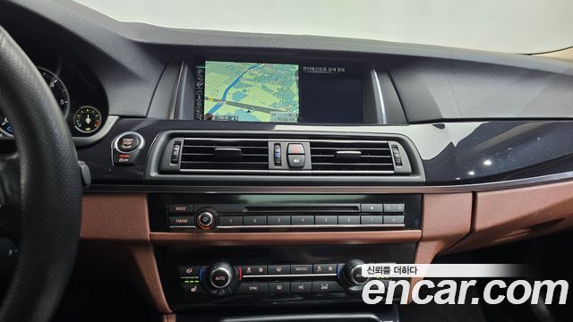 BMW 5 Series (F10) 520d xDrive M Aero Dynamic 2016 — фото 12