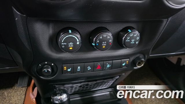 Jeep Wrangler (JK) 2.8 Diesel Sahara 4Door 2012 — фото 16