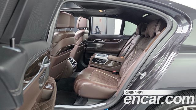 BMW 7 Series (G11) 730d xDrive Design Pure Excellence 2020 — фото 11