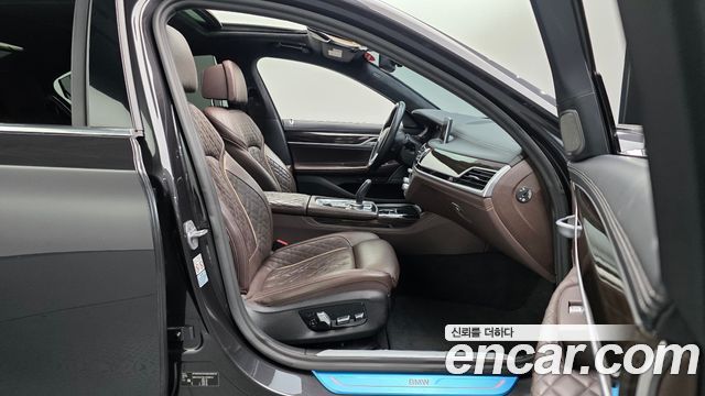 BMW 7 Series (G11) 730d xDrive Design Pure Excellence 2020 — фото 12