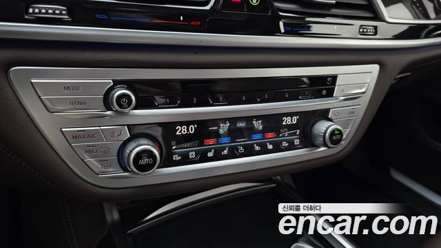BMW 7 Series (G11) 730d xDrive Design Pure Excellence 2020 — фото 16