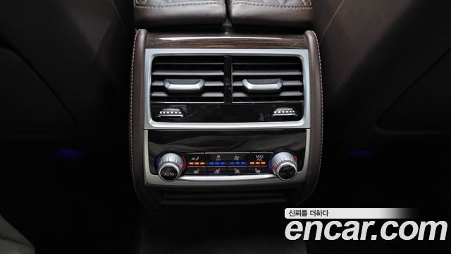 BMW 7 Series (G11) 730d xDrive Design Pure Excellence 2020 — фото 18