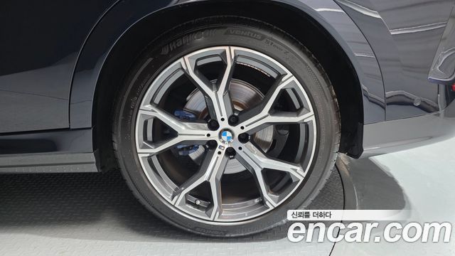 BMW X6 (G06) xDrive40i M Sport 2022 — фото 27