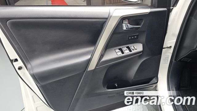 Toyota RAV4 2.5 2WD 4th 2015 — фото 11
