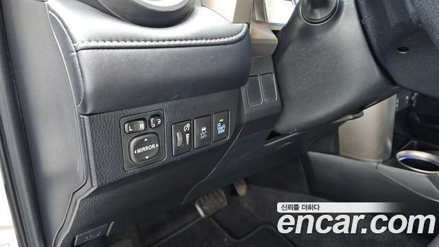 Toyota RAV4 2.5 2WD 4th 2015 — фото 17