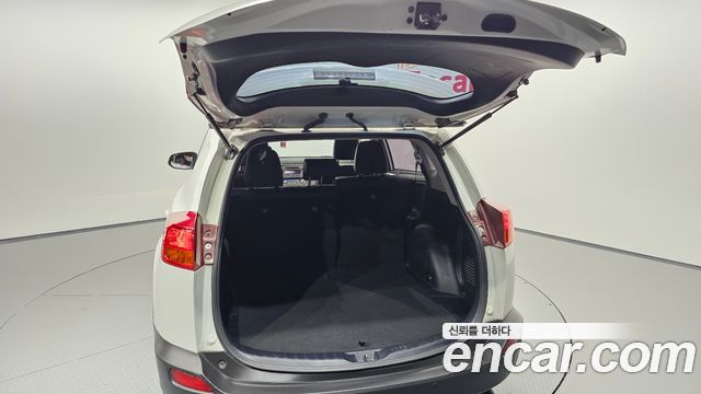 Toyota RAV4 2.5 2WD 4th 2015 — фото 20