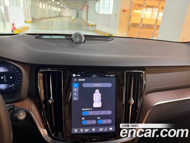 Volvo V60 Cross Country (II) B5 Ultra AWD 2025 — фото 19